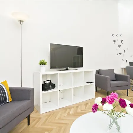 Apartments With 2 Bathrooms- 5 Minutes From Old Town - 102 M2 Prague Exterior photo