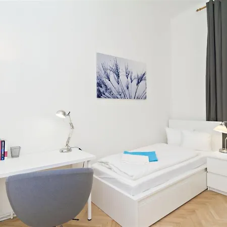 Apartments With 2 Bathrooms- 5 Minutes From Old Town - 102 M2 Prague Exterior photo