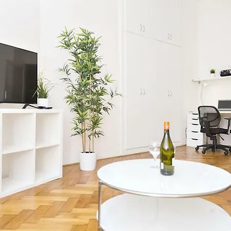 Apartments With 2 Bathrooms- 5 Minutes From Old Town - 102 M2 Prague Exterior photo