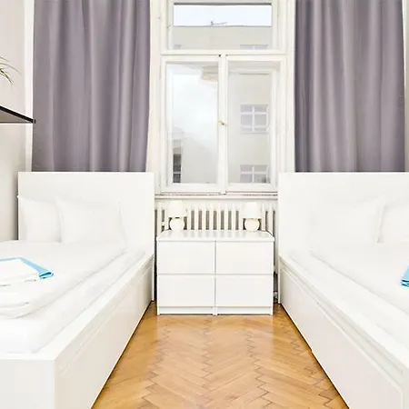 Apartments With 2 Bathrooms- 5 Minutes From Old Town - 102 M2 Prague Exterior photo
