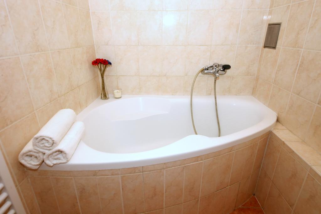With 2 Bathrooms- 5 Minutes From Old Town - 102 M2 Praha