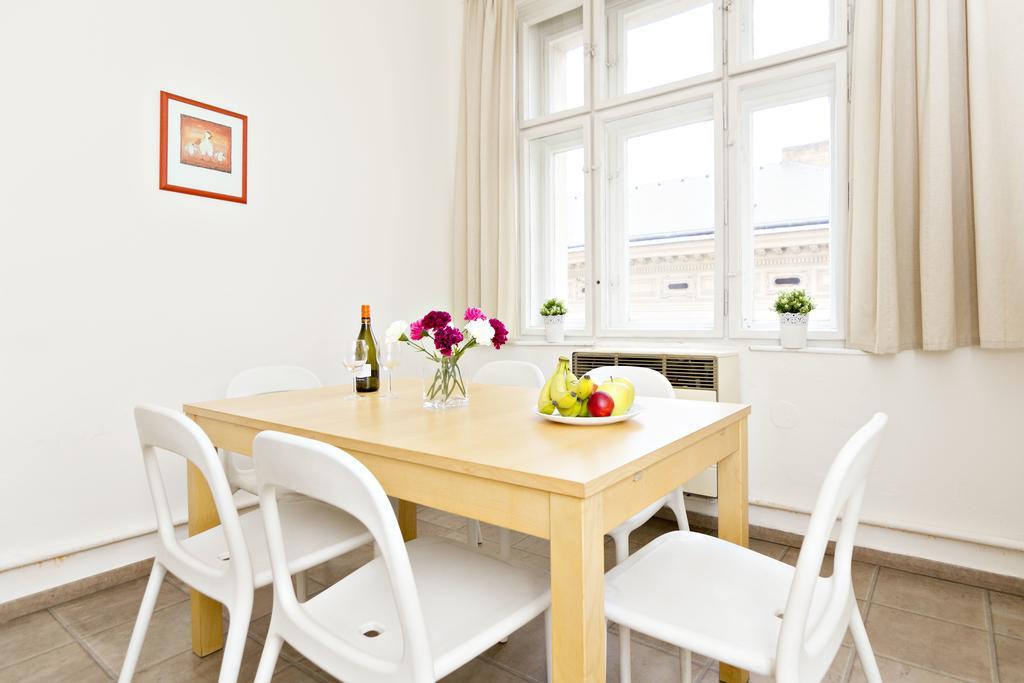 With 2 Bathrooms- 5 Minutes From Old Town - 102 M2 Praha