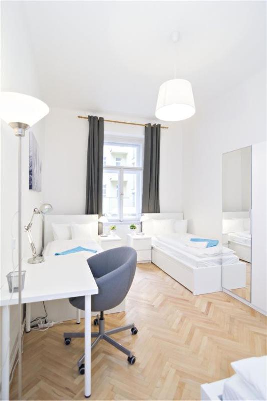 With 2 Bathrooms- 5 Minutes From Old Town - 102 M2 Praha