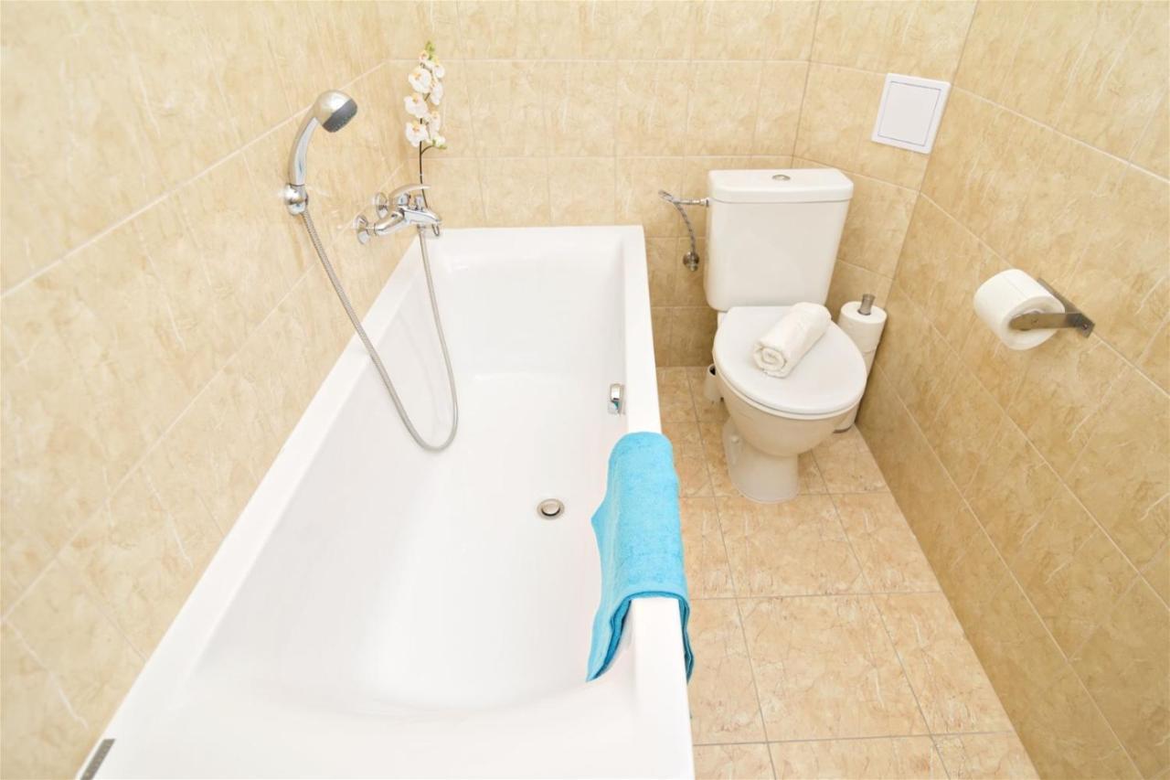 With 2 Bathrooms- 5 Minutes From Old Town - 102 M2 Apartmán