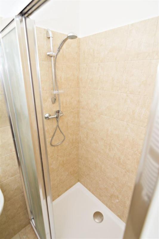 With 2 Bathrooms- 5 Minutes From Old Town - 102 M2 Apartmán *