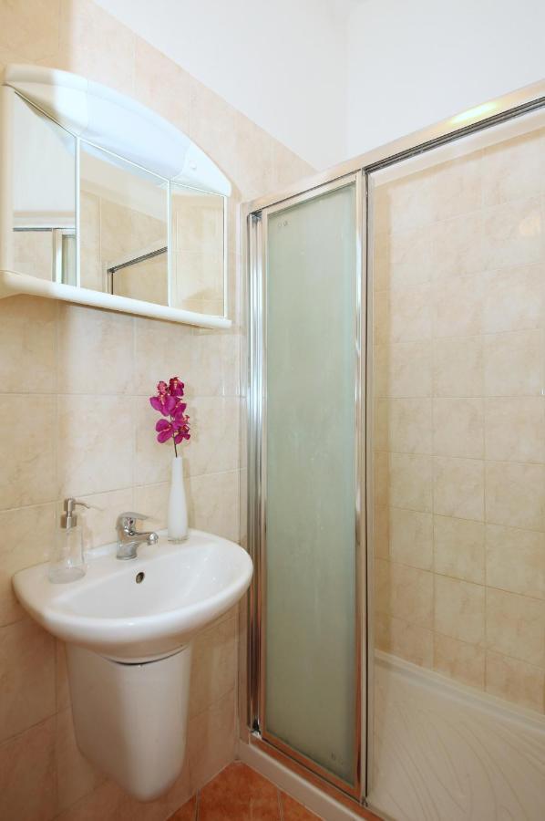 With 2 Bathrooms- 5 Minutes From Old Town - 102 M2 Praha
