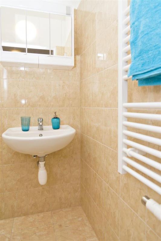 With 2 Bathrooms- 5 Minutes From Old Town - 102 M2 * Prague