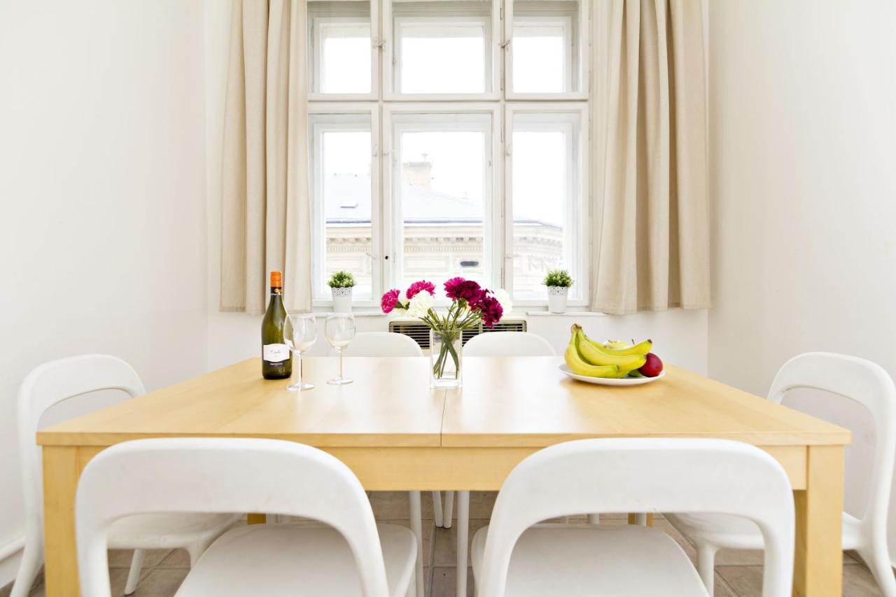 With 2 Bathrooms- 5 Minutes From Old Town - 102 M2 Apartment Prague