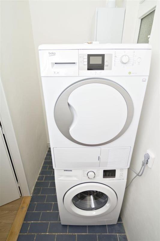 With 2 Bathrooms- 5 Minutes From Old Town - 102 M2 * Prague